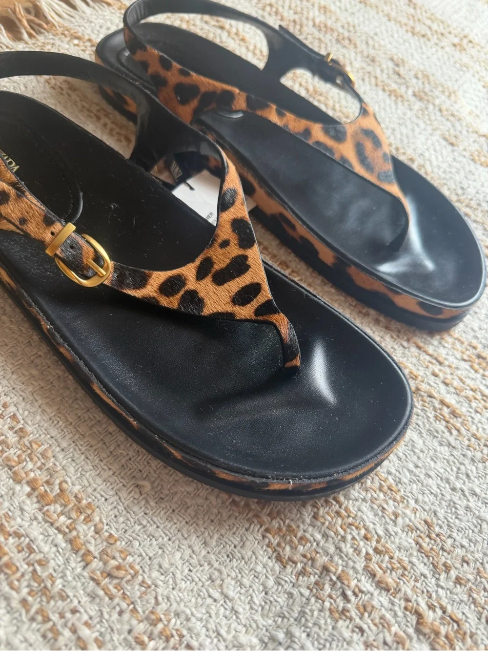 Zara Leopard Print Calf Hair Thong Sandals Women’s Size 8 NWT - Picture 3 of 5
